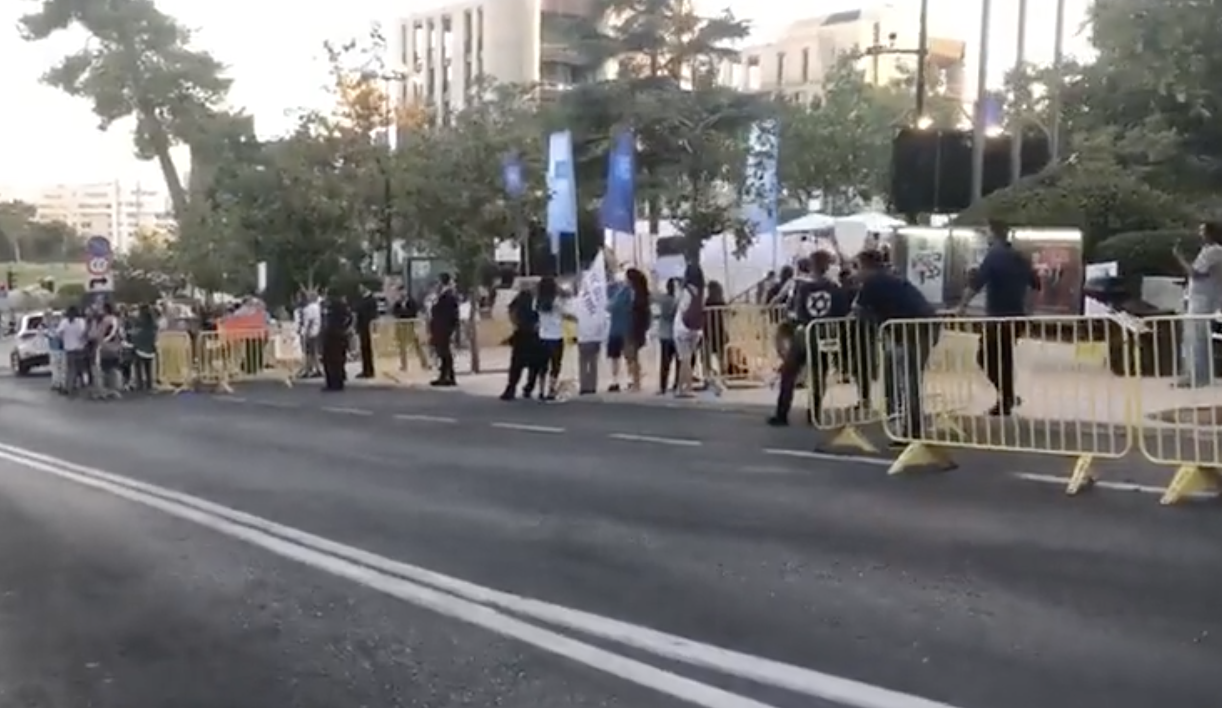 Protest In Jerusalem Erupt As Pfizer CEO Given Genesis Prize – “Criminal!”