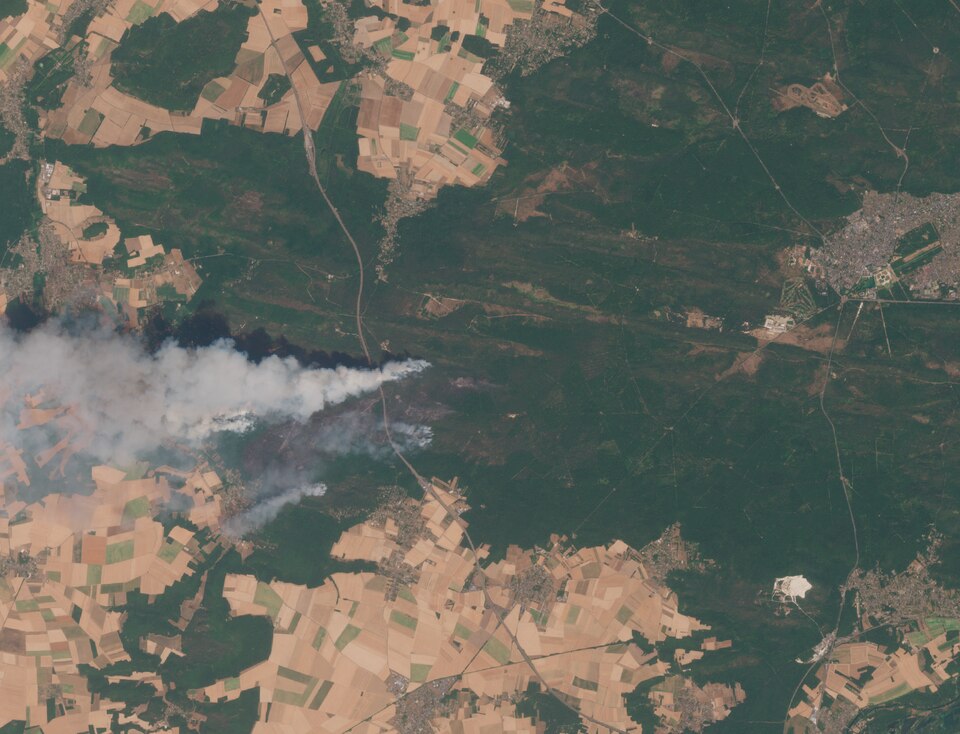 Sentinel-2 satellite image of the 2026 Gironde wildfire burn area near Bordeaux, France