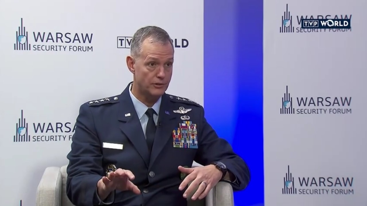 Gen. Alexus Grynkewich speaking at the Warsaw Security Forum